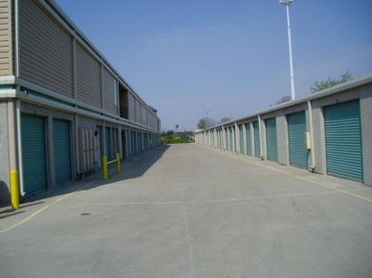 Uncle Bob's Self Storage - Columbus - 4735 Evanswood Dr - Photo 3