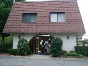 Uncle Bob's - 390 S. Van Brunt St. - Photo 3