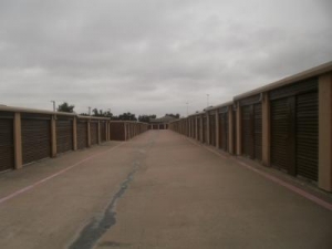 Uncle Bob's Self Storage - Arlington - 1620 E Lamar Blvd - Photo 4