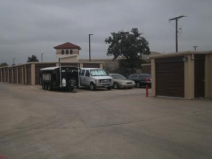 Uncle Bob's Self Storage - Arlington - 1620 E Lamar Blvd - Photo 3