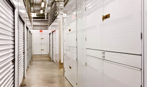 StorQuest Self Storage - Los Angeles - Hill St - Photo 6