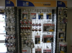 Uncle Bob's Self Storage - Tampa - 3000 W Columbus Dr - Photo 4