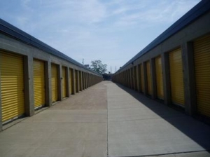 Uncle Bob's Self Storage - Cleveland - 4976 W 130th St - Photo 3