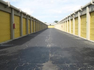 Uncle Bob's Self Storage - Tampa - 6010 E Hillsborough Ave - Photo 3
