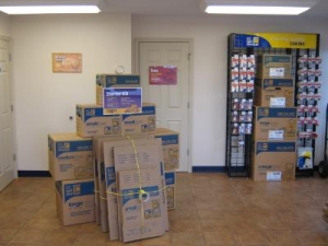 Uncle Bob's Self Storage - Tampa - 6010 E Hillsborough Ave - Photo 10