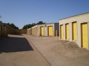 Uncle Bob's Self Storage - Austin - 8227 N Lamar Blvd - Photo 3