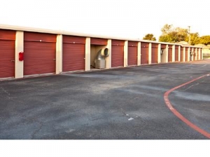 Uncle Bob's Self Storage - Arlington - 4320 Little Rd - Photo 6