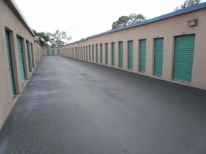 Uncle Bob's Self Storage - Tampa - 1792 W Hillsborough Ave - Photo 3