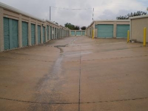 Uncle Bob's Self Storage - San Antonio - 7550 Culebra Rd - Photo 4