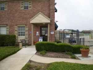 Uncle Bob's Self Storage - San Antonio - 7550 Culebra Rd - Photo 6