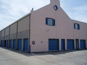 Uncle Bob's Self Storage - Dallas - 5720 Milton St - Photo 3